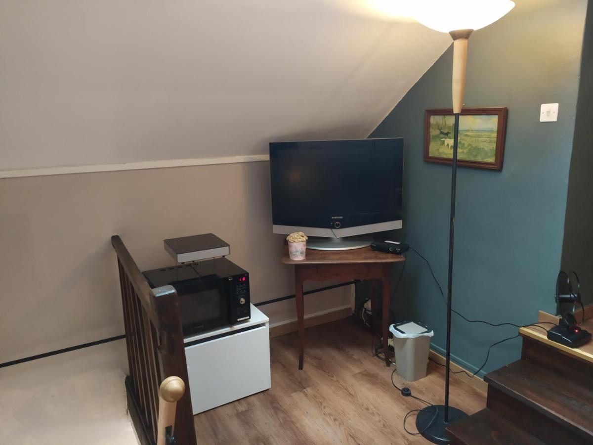 Petit Saint Hubert 1 A 4 Personnes Bed & Breakfast Velles  ภายนอก รูปภาพ